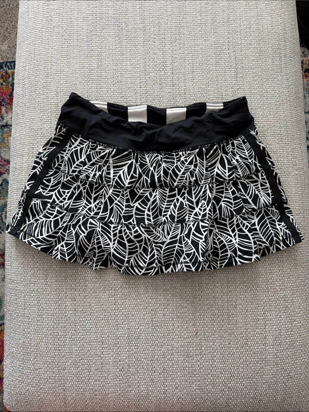 Lululemon Black & White Leaf-Print Ruffle Skirt